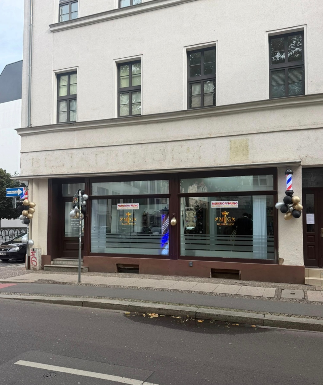 Schaufenster des MG Barbershops